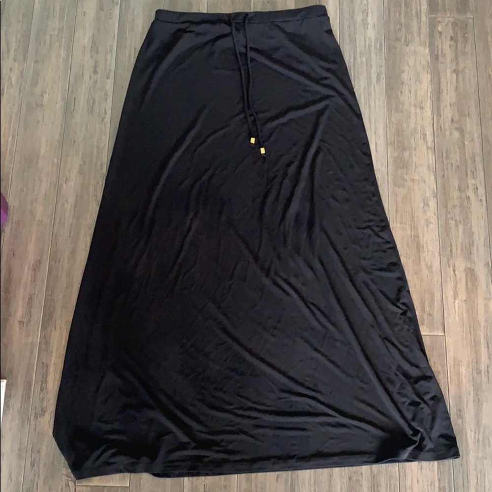 Black long skirt